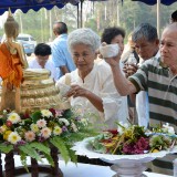 โครงการประเพณีรดน้ำขอพรผู้สูงอายุตำบลสันทราย ประจำปี 2561
