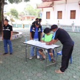 มอบกระเบื้องซ่อมแซมที่อยู่อาศัยเบื้องต้น