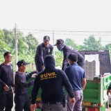 มอบกระเบื้องซ่อมแซมที่อยู่อาศัยเบื้องต้น