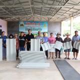 มอบกระเบื้องซ่อมแซมที่อยู่อาศัยเบื้องต้น