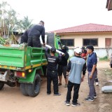 มอบกระเบื้องซ่อมแซมที่อยู่อาศัยเบื้องต้น