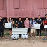 มอบกระเบื้องซ่อมแซมที่อยู่อาศัยเบื้องต้น