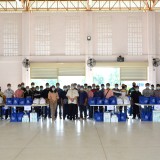 มอบถุงยังชีพแก่ประชาชนที่ได้รับผลกระทบ กรณีโรคติดเชื้อไวรัสโคโรนา ๒๐๑๙ (COVID-19)