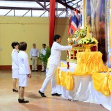 ข้าร่วมพิธีถวายเครื่องราชสักการะ และจุดเทียนถวายพระพรชัยมงคล