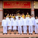 ข้าร่วมพิธีถวายเครื่องราชสักการะ และจุดเทียนถวายพระพรชัยมงคล