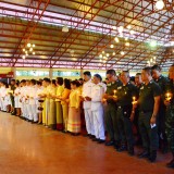 ข้าร่วมพิธีถวายเครื่องราชสักการะ และจุดเทียนถวายพระพรชัยมงคล