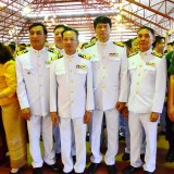 ข้าร่วมพิธีถวายเครื่องราชสักการะ และจุดเทียนถวายพระพรชัยมงคล