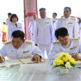 ข้าร่วมพิธีถวายเครื่องราชสักการะ และจุดเทียนถวายพระพรชัยมงคล