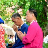 ประเพณีรดน้้ำดำหัวผู้สูงอายุในตำบลสันทราย