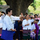 รดน้ำดำหัวผู้สูงอายุตำบลสันทราย ประจำปี 58