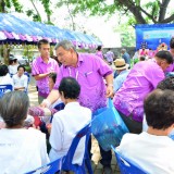 รดน้ำดำหัวผู้สูงอายุตำบลสันทราย ประจำปี 58