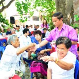 รดน้ำดำหัวผู้สูงอายุตำบลสันทราย ประจำปี 58