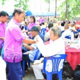 รดน้ำดำหัวผู้สูงอายุตำบลสันทราย ประจำปี 58