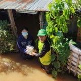เทศบาลตำบลสันทราย ลงพื้นที่มอบข้าวกล่อง เพื่อช่วยเหลือ บรรเทาความเดือดร้อน