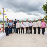 พิธีเปิดสะพานเลียบลำน้ำล้อง  ณ บ้านต้นส้าน หมู่ที่ ๖