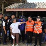 ลงพื้นที่ตรวจสอบความเสียหายและเยี่ยมให้กำลังใจแก่ผู้ประสบอัคคีภัย จำนวน ๑ ราย ได้แก่ นางสมศรี สิทธิกิจ   หมู่ที่ ๒  บ้านนันทาราม  