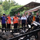 ลงพื้นที่ตรวจสอบความเสียหายและเยี่ยมให้กำลังใจแก่ผู้ประสบอัคคีภัย จำนวน ๑ ราย ได้แก่ นางสมศรี สิทธิกิจ   หมู่ที่ ๒  บ้านนันทาราม  