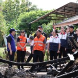 ลงพื้นที่ตรวจสอบความเสียหายและเยี่ยมให้กำลังใจแก่ผู้ประสบอัคคีภัย จำนวน ๑ ราย ได้แก่ นางสมศรี สิทธิกิจ   หมู่ที่ ๒  บ้านนันทาราม  