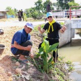 โครงการส่งเสริมและพัฒนาศักยภาพลำน้ำล้อง กิจกรรมปลูกต้นพุทธรักษา 