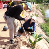 โครงการส่งเสริมและพัฒนาศักยภาพลำน้ำล้อง กิจกรรมปลูกต้นพุทธรักษา 