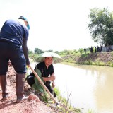 โครงการส่งเสริมและพัฒนาศักยภาพลำน้ำล้อง กิจกรรมปลูกต้นพุทธรักษา 