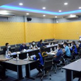 การประชุมคณะกรรมการช่วยเหลือประชาชนของเทศบาลตำบลสันทราย เพื่อพิจารณาให้ความช่วยเหลือประชาชนที่ประสบเหตุเพลิงไหม้บ้านพักอาศัย หมู่ที่ ๑๓ บ้านสันหนองเขียว