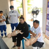 โครงการอบรมเชิงปฏิบัติการให้ความรู้การปฐมพยาบาลเบื้องต้นและการฟื้นคืนชีพขั้นพื้นฐานประจำปีงบประมาณ ๒๕๖๖