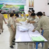 ดำเนินการรับมอบหีบบัตรเลือกตั้ง