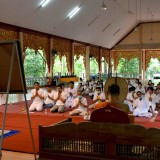 ถวายเทียนพรรษาเพื่อเป็นพุทธบูชาและอนุรักษ์วัฒนธรรมประเพณีอันดีงาม