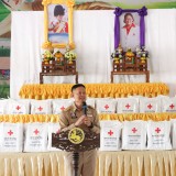 มอบชุดธารน้ำใจช่วยผู้ประสบภัย