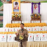 มอบชุดธารน้ำใจช่วยผู้ประสบภัย