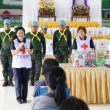 มอบชุดธารน้ำใจช่วยผู้ประสบภัย