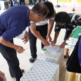 ส่งมอบหีบบัตรเลือกตั้ง บัตรเลือกตั้ง แบบพิมพ์ และวัสดุอุปกรณ์การเลือกตั้ง