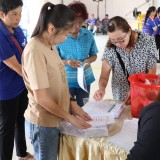 ส่งมอบหีบบัตรเลือกตั้ง บัตรเลือกตั้ง แบบพิมพ์ และวัสดุอุปกรณ์การเลือกตั้ง