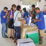 ส่งมอบหีบบัตรเลือกตั้ง บัตรเลือกตั้ง แบบพิมพ์ และวัสดุอุปกรณ์การเลือกตั้ง