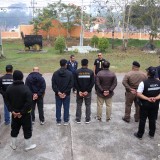 ปรับปรุงภูมิทัศน์ และจัดระเบียบป้ายข้างทางถนนสายหลักและสายรอง