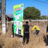 ปรับปรุงภูมิทัศน์ และจัดระเบียบป้ายข้างทางถนนสายหลักและสายรอง