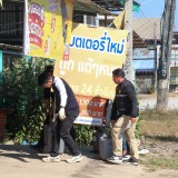 ปรับปรุงภูมิทัศน์ และจัดระเบียบป้ายข้างทางถนนสายหลักและสายรอง