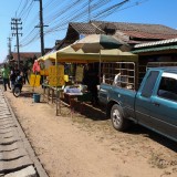 ปรับปรุงภูมิทัศน์ และจัดระเบียบป้ายข้างทางถนนสายหลักและสายรอง