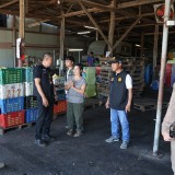 ปรับปรุงภูมิทัศน์ และจัดระเบียบป้ายข้างทางถนนสายหลักและสายรอง