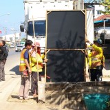 ปรับปรุงภูมิทัศน์ และจัดระเบียบป้ายข้างทางถนนสายหลักและสายรอง