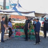 ปรับปรุงภูมิทัศน์ และจัดระเบียบป้ายข้างทางถนนสายหลักและสายรอง