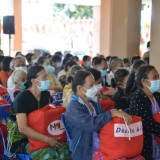 ร่วมพิธีมอบสิ่งของ ตามโครงการ หนึ่งใจ...ช่วยเหลือผู้ประสบภัย