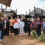 มอบเงินช่วยเหลือ ผู้ประสบอัคคีภัย ให้แก่ นางสมศรี สิทธิกิจ 