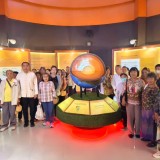 นักเรียนผู้สูงอายุ  โรงเรียนผู้สูงอายุปัญญาภิวัฒน์ เข้าศึกษาดูงาน ณ พิพิธภัณฑ์และศูนย์การเรียนรู้ด้านปิโตรเลียม กรมการพลังงานทหาร