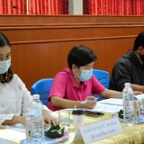 ประชุมคณะกรรมการช่วยเหลือประชาชนขององค์กรปกครองส่วนท้องถิ่น พิจารณาช่วยเหลือประชาชนที่ได้รับผลกระทบกรณีโรคติดเชื้อไวรัสโคโรน่า ๒๐๑๙ (COVID-๑๙) เพื่อขอรับการสนับสนุนถุงยังชีพ